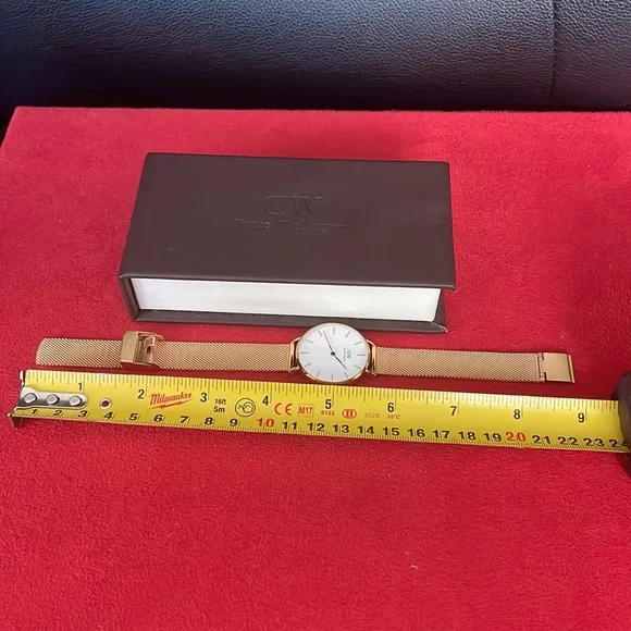 Authentic DW Gold Watch⏱⌚️⭐️ - Picture 14 of 16